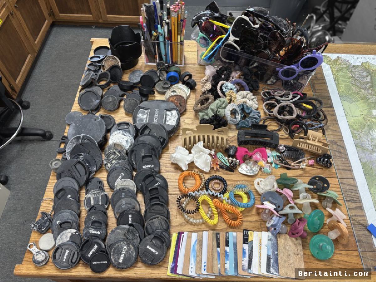 YELLOWSTONE — Petugas Angkut 20 Ribu Sampah Dari Fitur Hidrothermal
