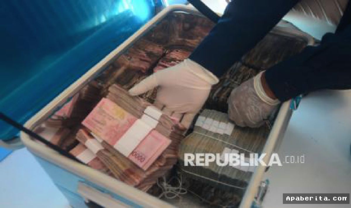 Polisi Bongkar Pabrik Pembuat Uang Palsu Ratusan Juta di Bandung