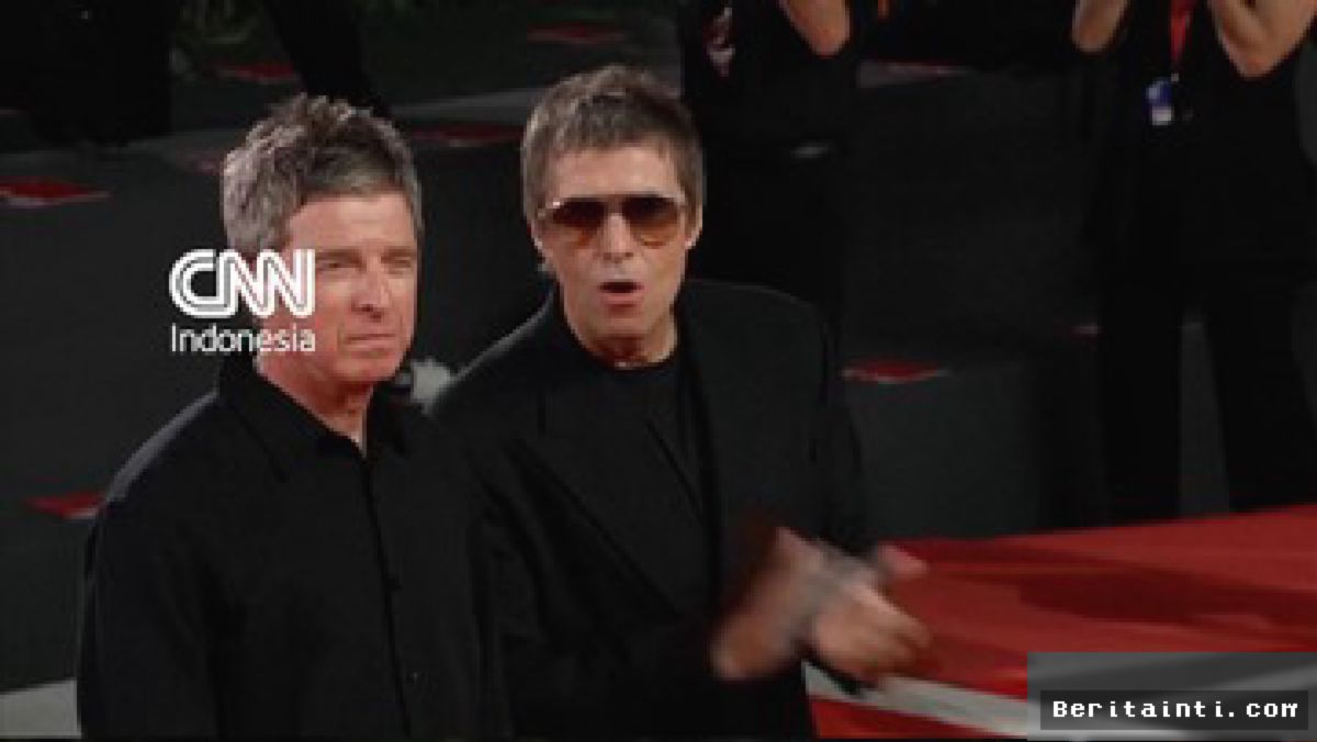 Liam dan Noel Gallagher Tampil Bersama di Festival Film Venesia