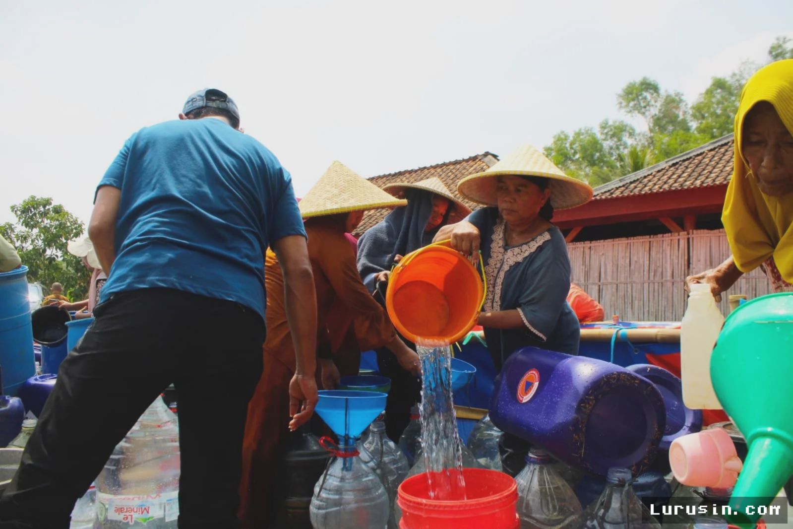 Kekeringan Meluas, BPBD Bekasi Salurkan 9,7 Juta Liter Air Bersih