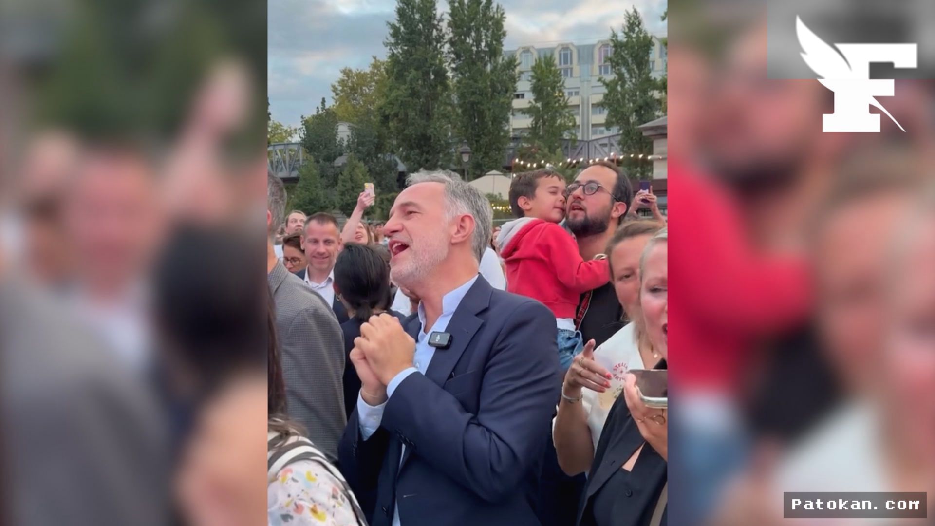 Paris — Politisi Emmanuel Grégoire Meriahkan Karaoke Massal Jelang Konser Céline Dion