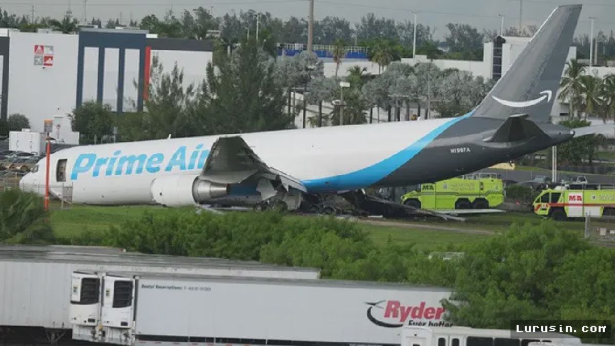 Pesawat Kargo Amazon Tergelincir Keluar Landasan Pacu di Bandara Miami