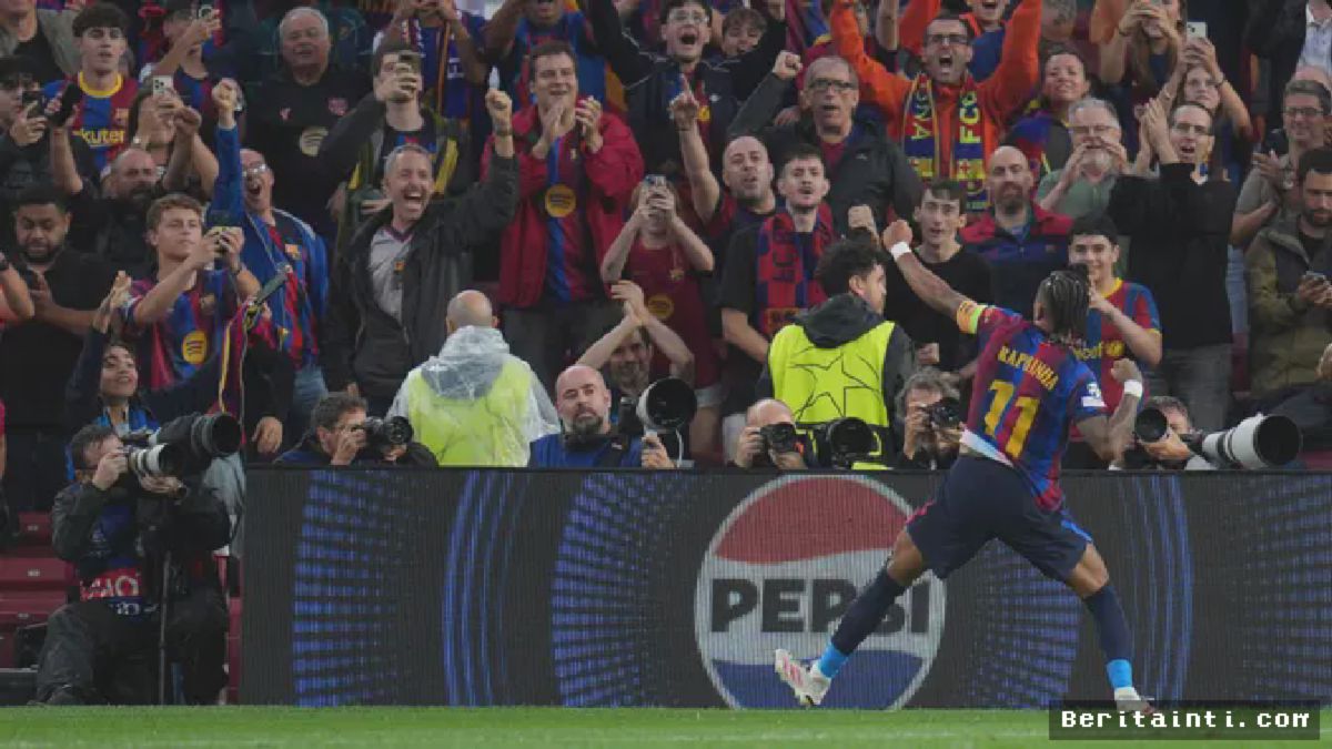BARCELONA — Raphinha Gemilang, Barcelona Tumbangkan Feyenoord di Liga Champions
