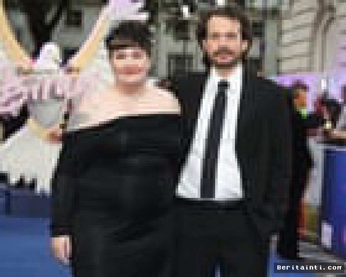 Lena Dunham Sambut Kelahiran Anak Pertama Melalui Metode Ibu Pengganti