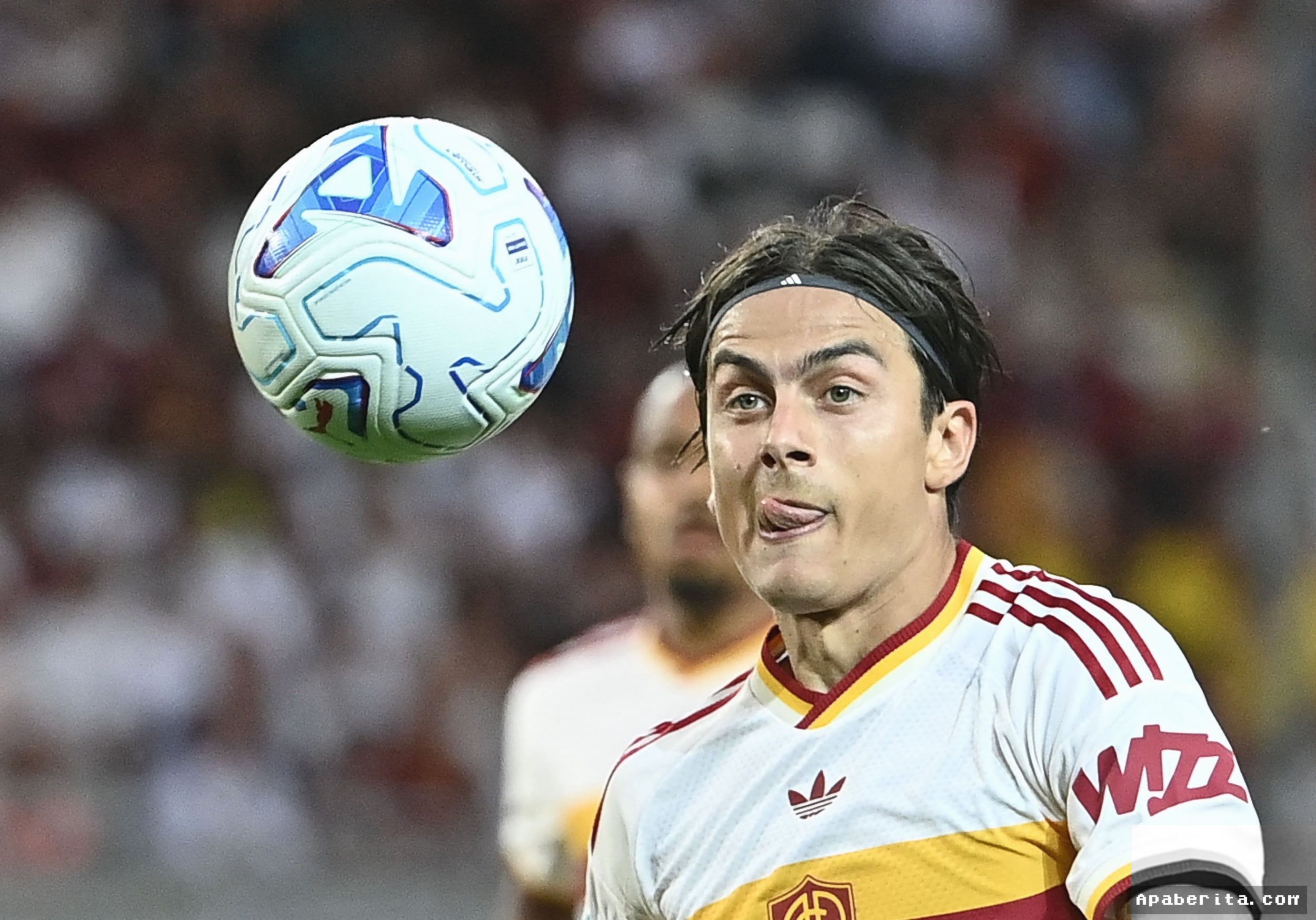 Duet Dybala dan Malen Bawa AS Roma Puncaki Klasemen Serie A