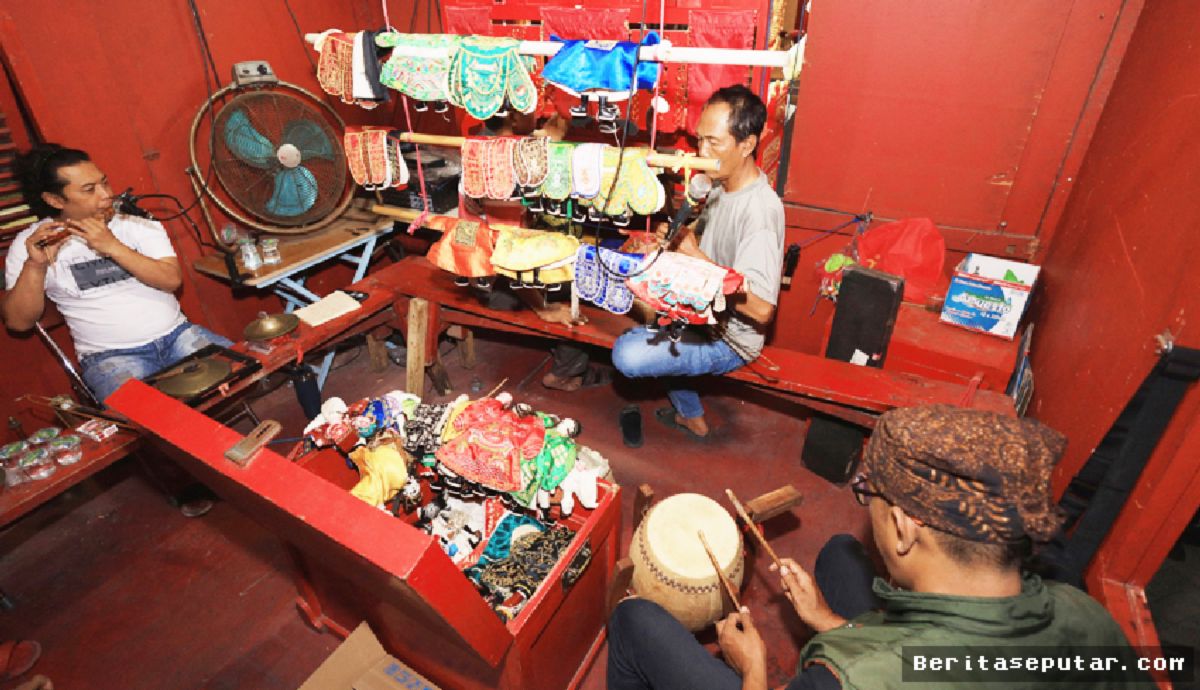 Kediri — Klenteng Tjoe Hwie Kiong Gelar Pertunjukan Wayang Potehi