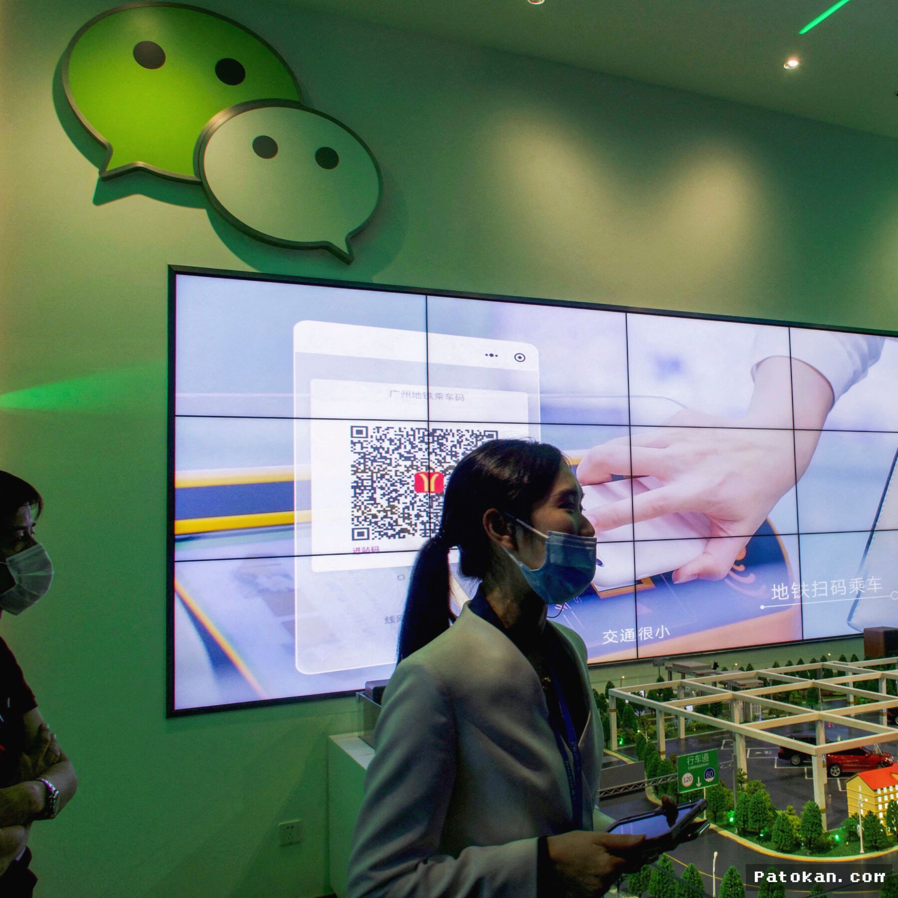 Tiongkok Waspadai Era Baru Serangan Kecerdasan Buatan Terhadap Aplikasi WeChat