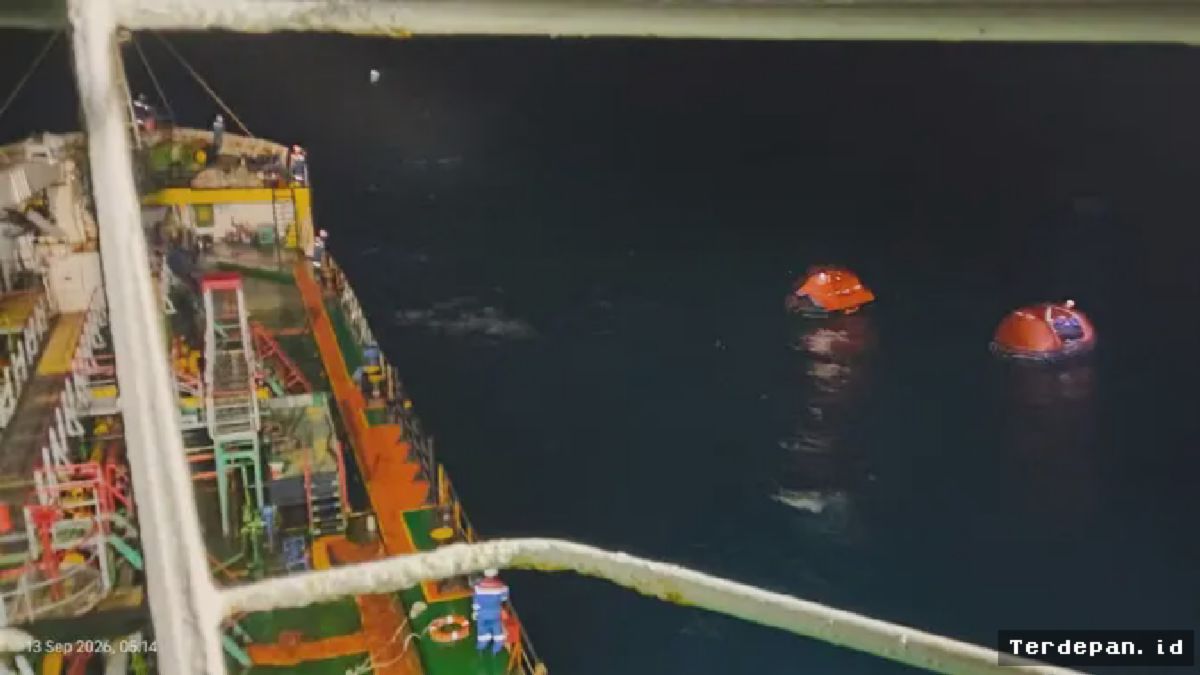 Pertamina Evakuasi 16 Korban Kapal Virgo Transport 8 di Laut