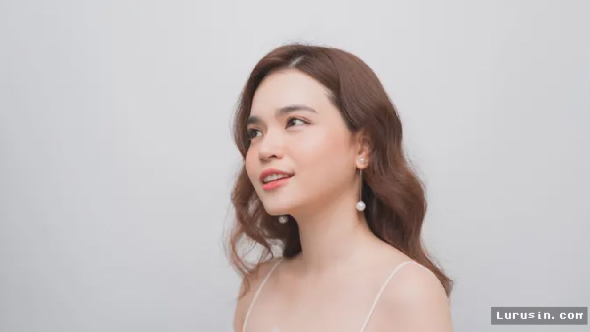 JAKARTA — Industri Kecantikan Gencarkan Tren Makeup Glossy dan Parfum Kencan