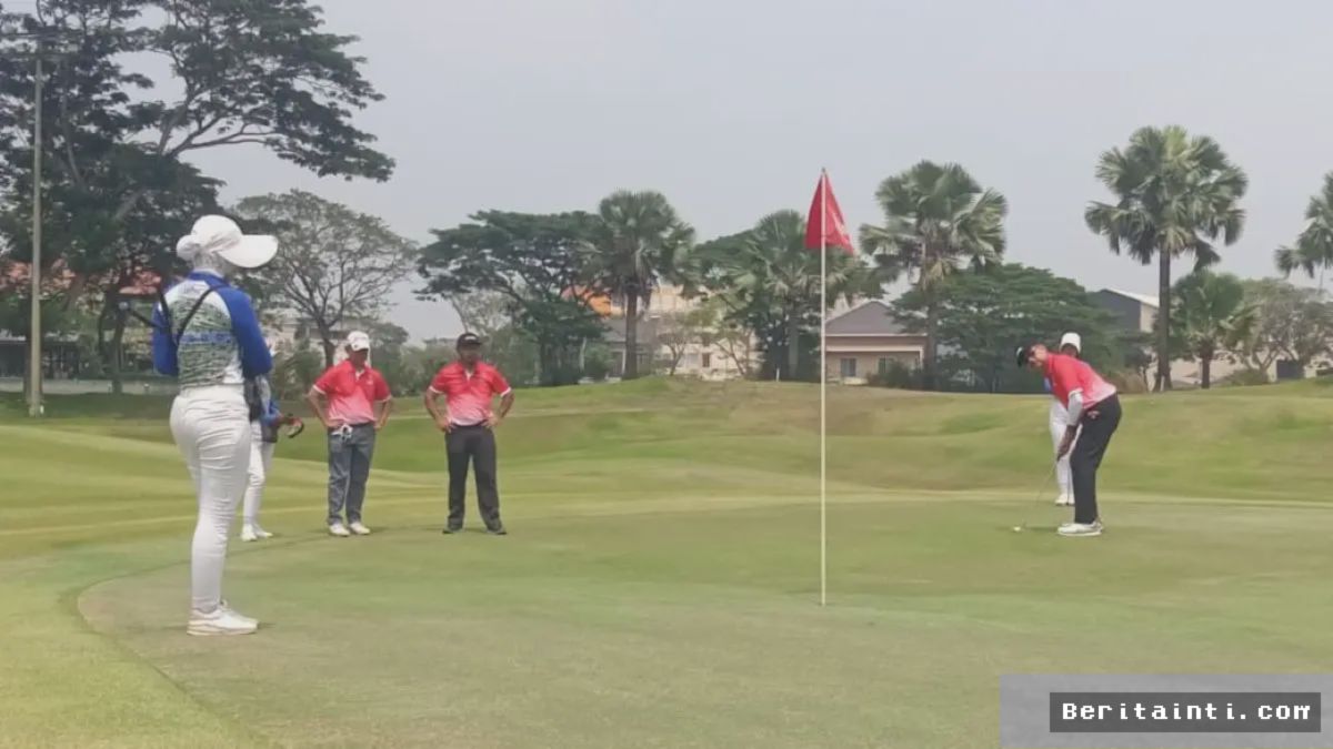 Surabaya — Tim PPAU Menang Turnamen Golf Piala Presiden Pepabri