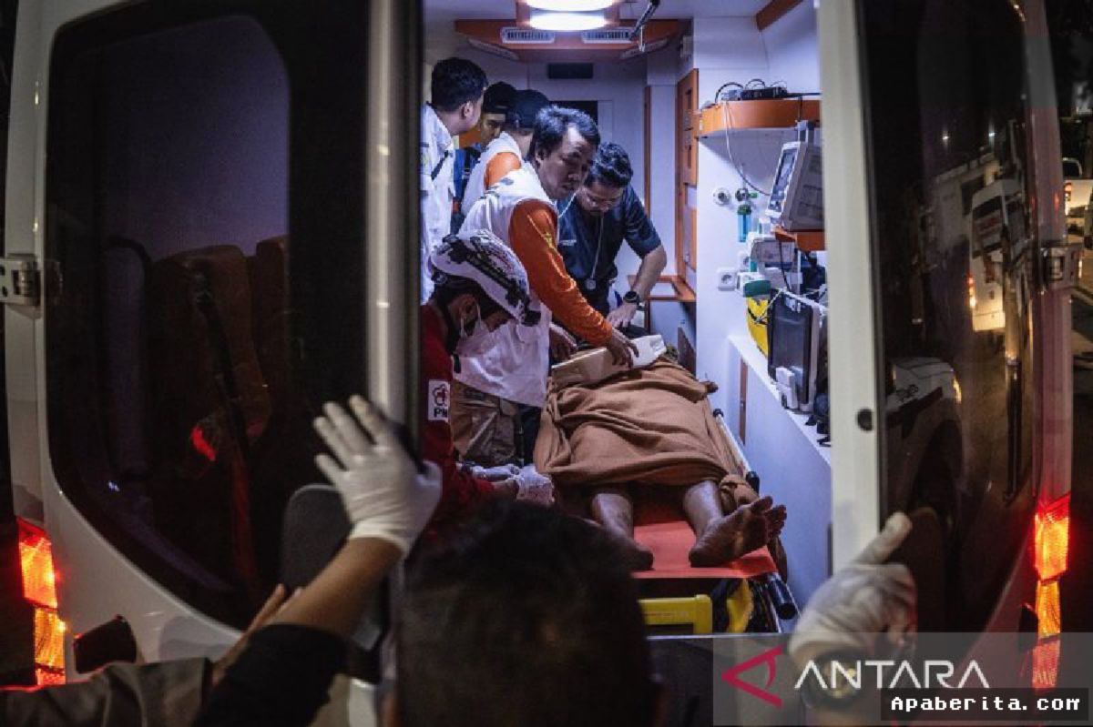 BANJARMASIN — Kapal Virgo Transport 8 Miring Dihantam Ombak Lambung Kanan