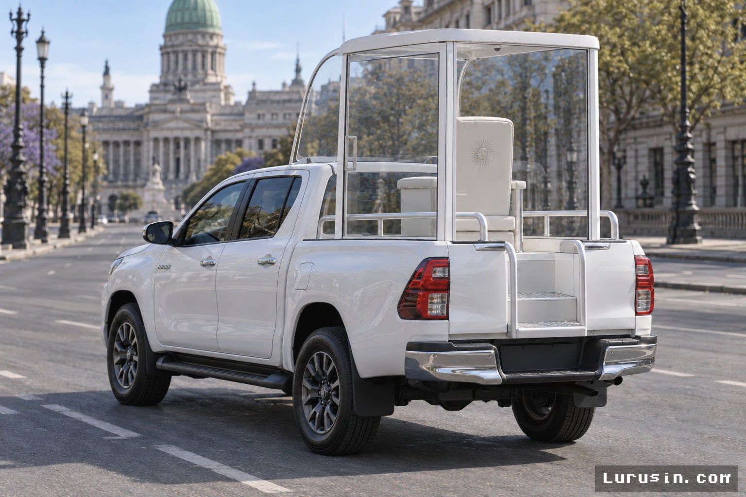 Toyota Argentina Siapkan Dua Mobil Hilux Khusus Paus Leo XIV