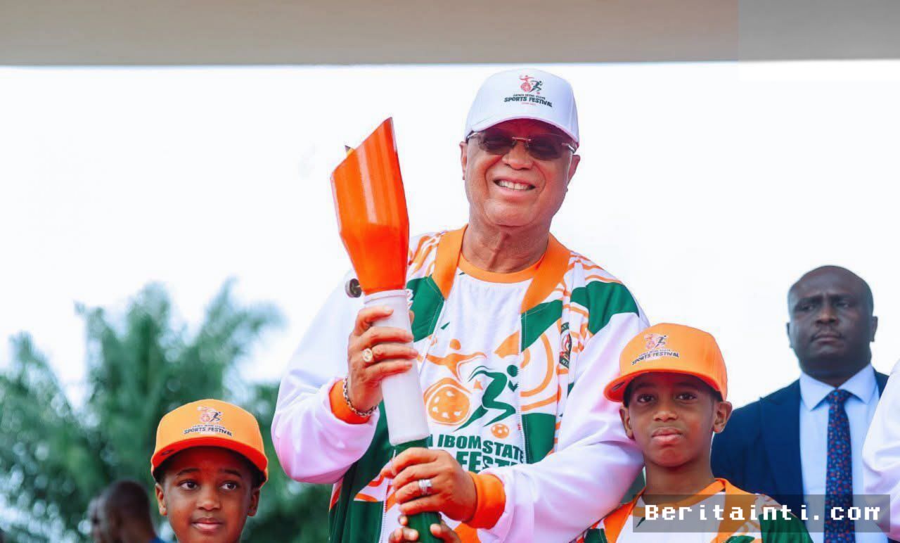 Gubernur Eno Tawarkan Pekerjaan Resmi bagi Tiga Peraih Medali Commonwealth