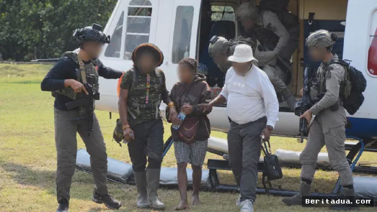 Satgas Damai Cartenz Berhasil Evakuasi Korban Penculikan KKB di Papua