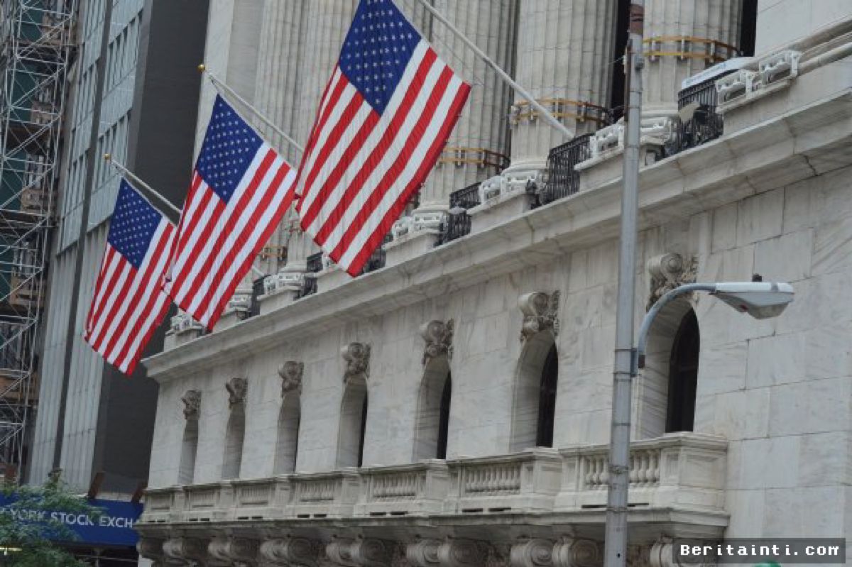 Wall Street Melemah Menjelang Pengumuman Kebijakan Suku Bunga The Fed