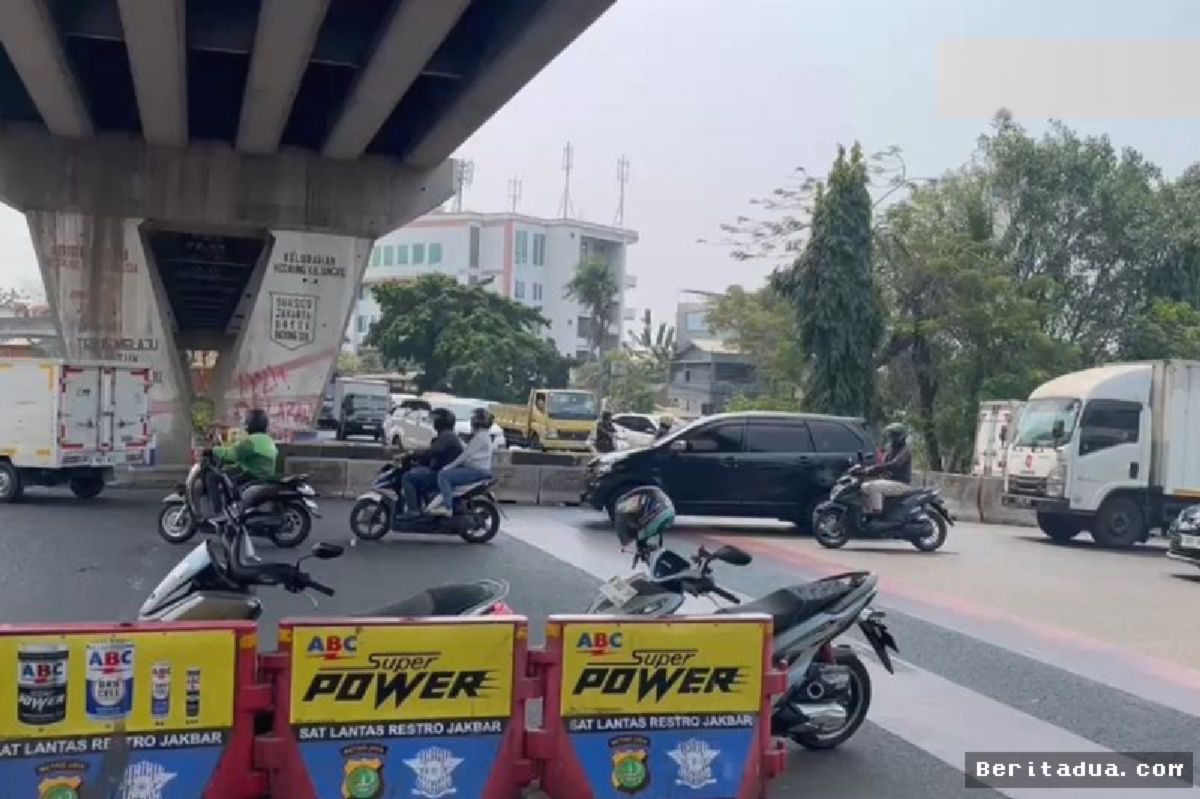 JAKARTA BARAT — Warga Desak Pemasangan Lampu Lalu Lintas Simpang Pesing