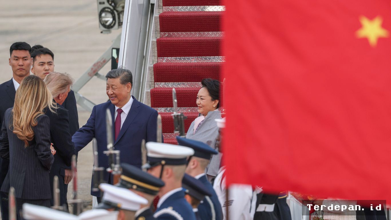 Trump Sapa Xi Jinping di Landasan Airport, Gestur Diplomasi Langka