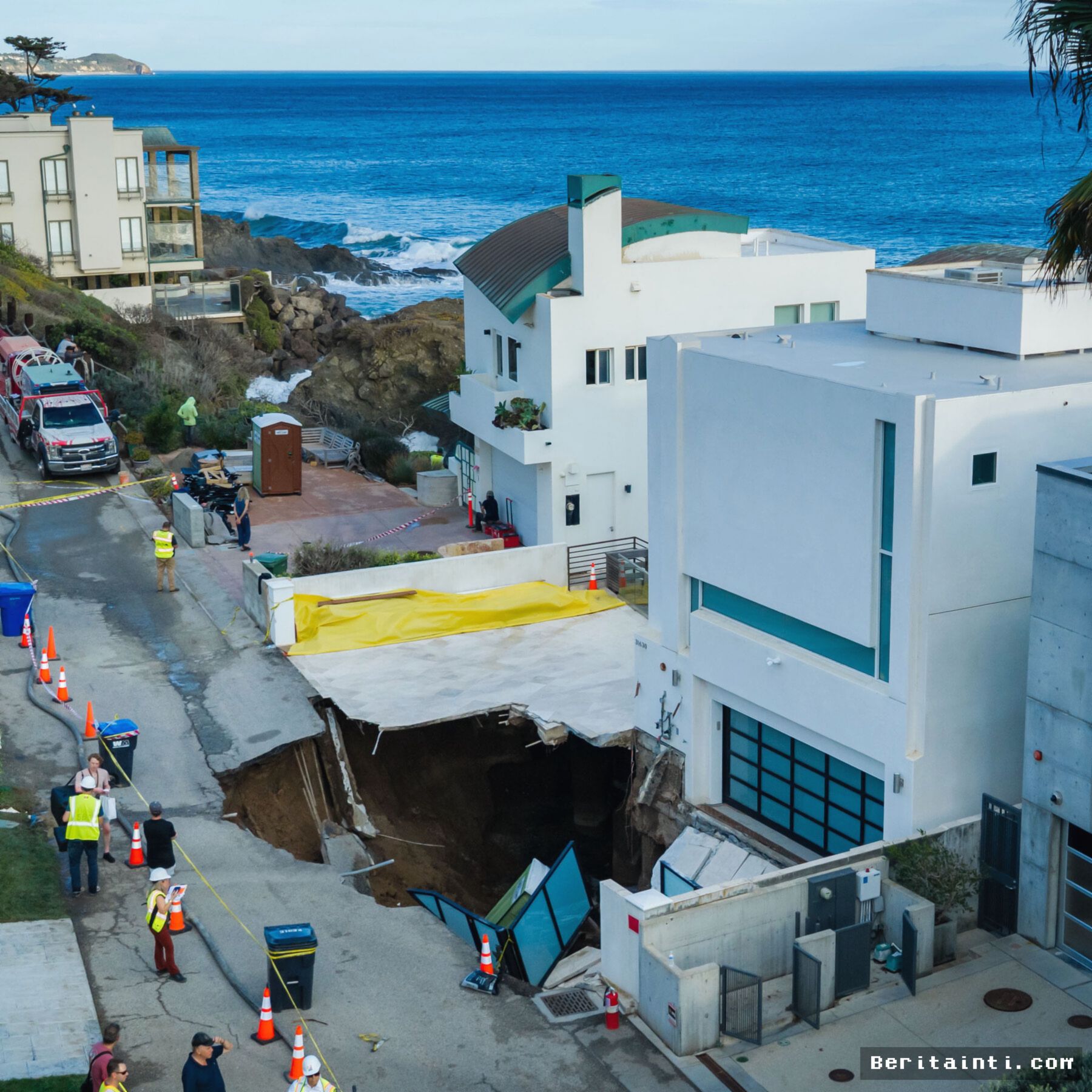 MALIBU — Sinkhole Terjang Rumah Nicolas Cage, Penghuni Dievakuasi