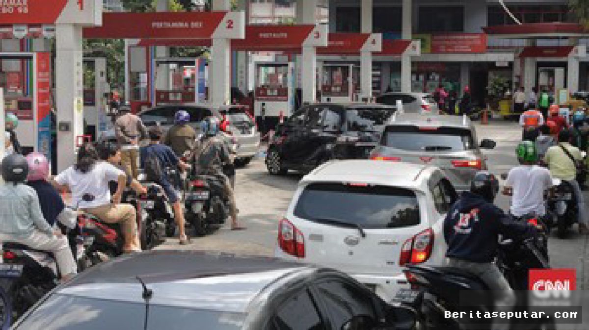 PERTAMINA — Pertamina Ungkap Penyebab Antrean BBM Panjang di Makassar