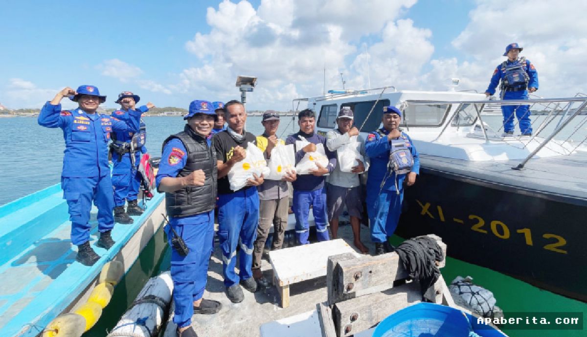 Polairud Polresta Denpasar Gelar Patroli dan Bagikan Sembako Kepada Nelayan Benoa