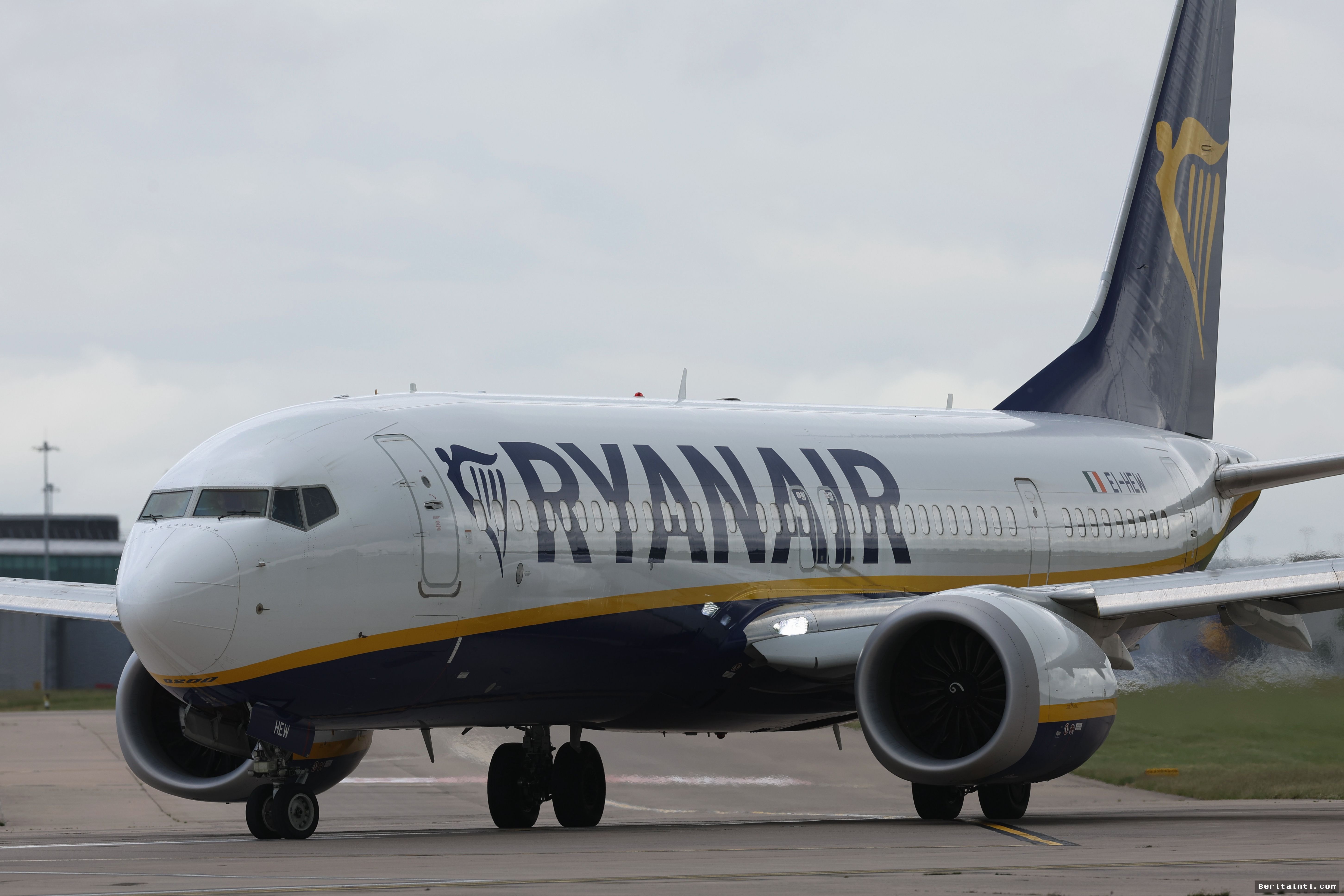 Ryanair — Bos Maskapai Tuduh Otoritas Navigasi Udara Inggris Berbohong