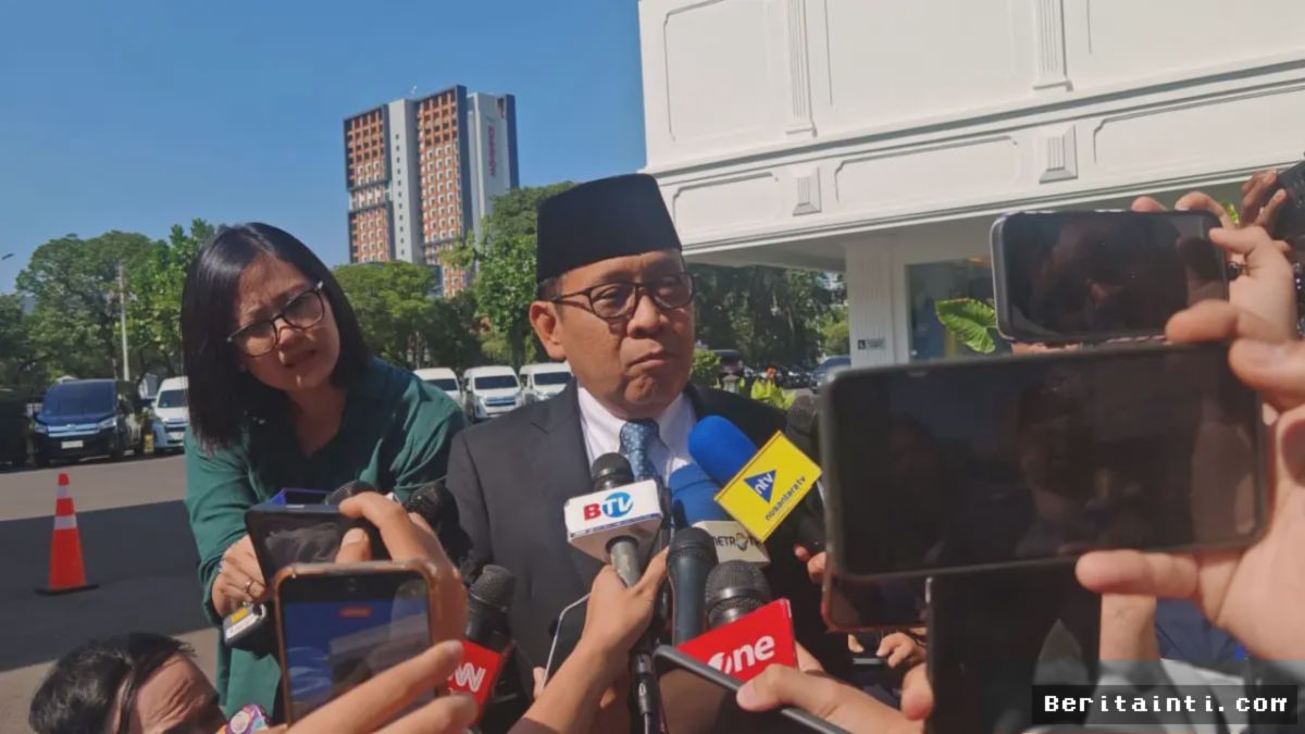 JAKARTA — Prabowo Dikabarkan Reshuffle Kabinet, Pratikno Mengaku Terima Undangan