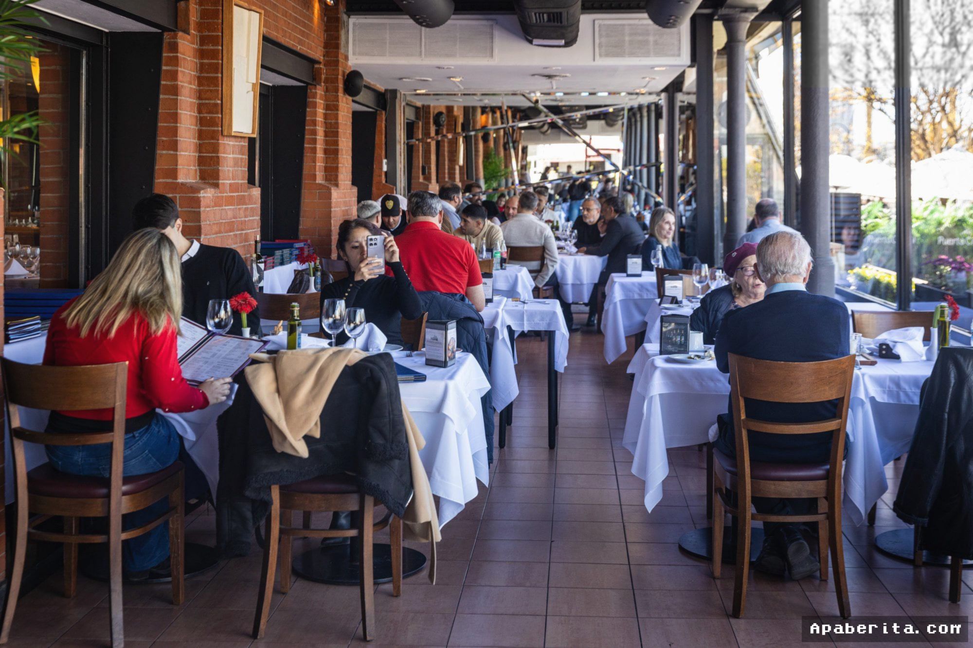 BUENOS AIRES — Karina Fernández Melanjutkan Legasi Restoran Ikonik Puerto Cristal