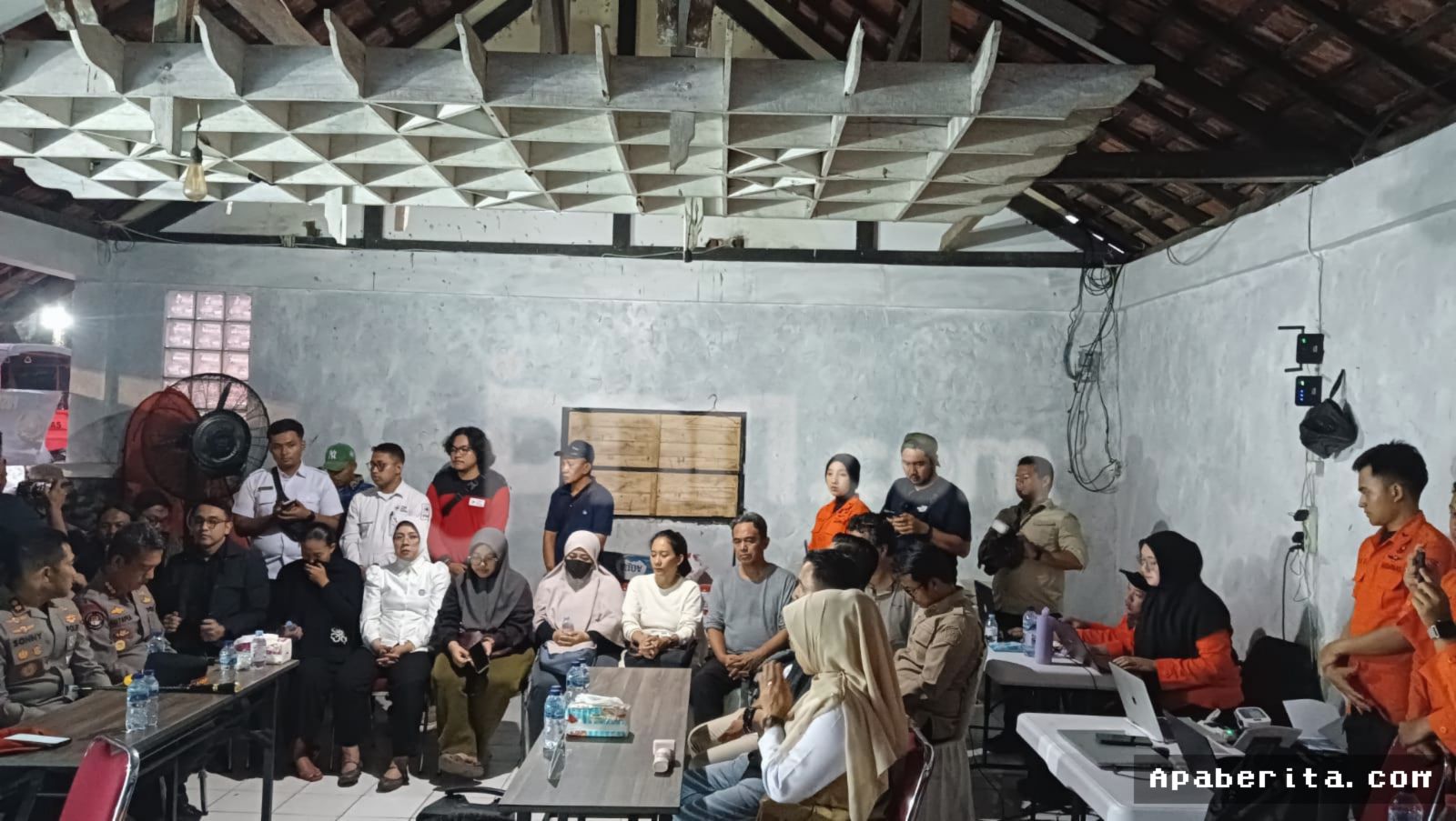 BANTEN — Keluarga Minta Pencarian Delapan Jurnalis Selat Sunda Diperpanjang