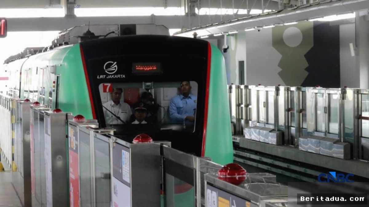 JAKARTA — LRT Kelapa Gading-Manggarai Resmi Beroperasi Ber-tarif Promo Rp8