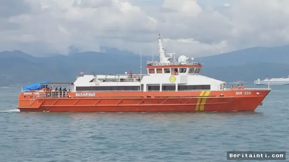 Basarnas Kerahkan KN SAR Basudewa Cari 5 Jurnalis di Selat Sunda