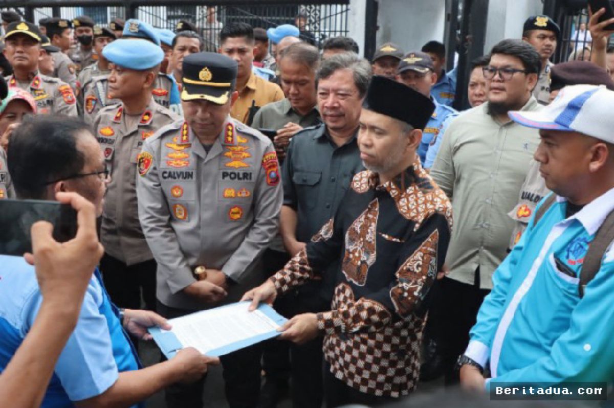 Ratusan Buruh Geruduk DPRD Sumut Tuntut Perlindungan Hak Pensiun