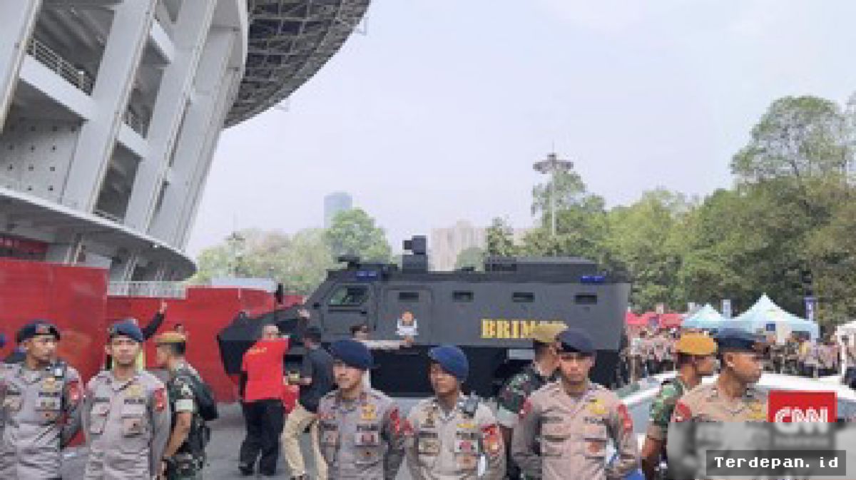 Skuad Persib Tiba di GBK Gunakan Rantis Jelang Laga Kontra Persija