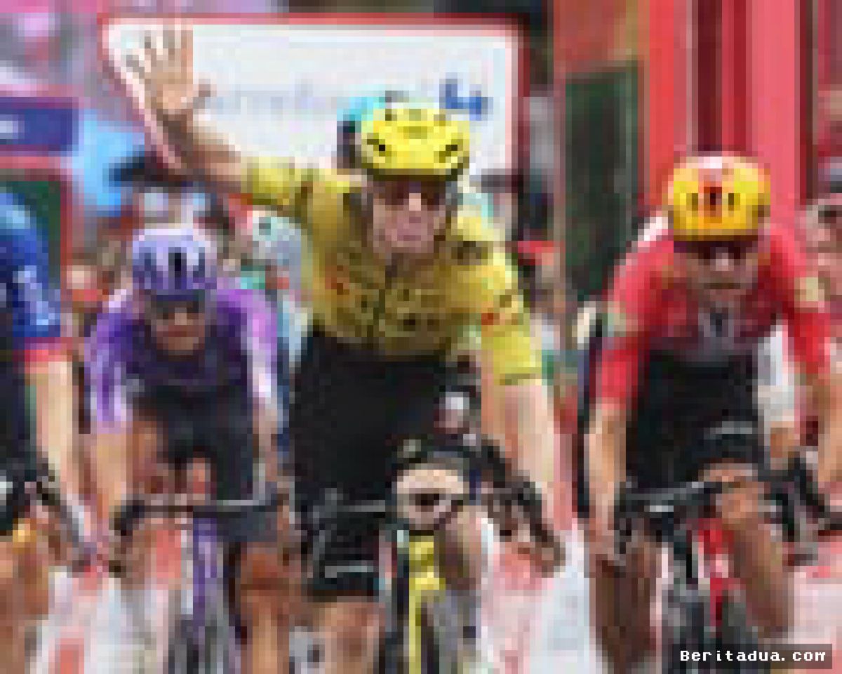SEVILLA — Matthew Brennan Raih Kemenangan Etape Ke-5 Vuelta a España