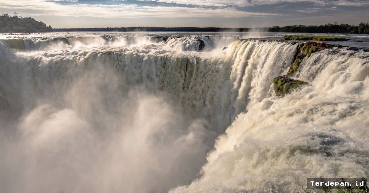 Ancaman Banjir El Niño, Jalur Wisata Air Terjun Iguazu Ditutup Total