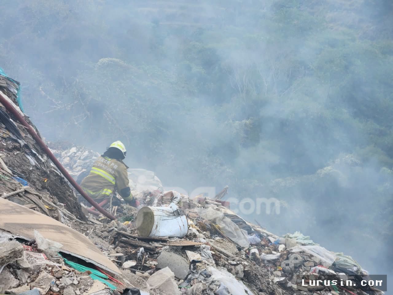 Walkot Farhan Tutup Lahan Terbakar Punclut Diduga Tempat Sampah Ilegal