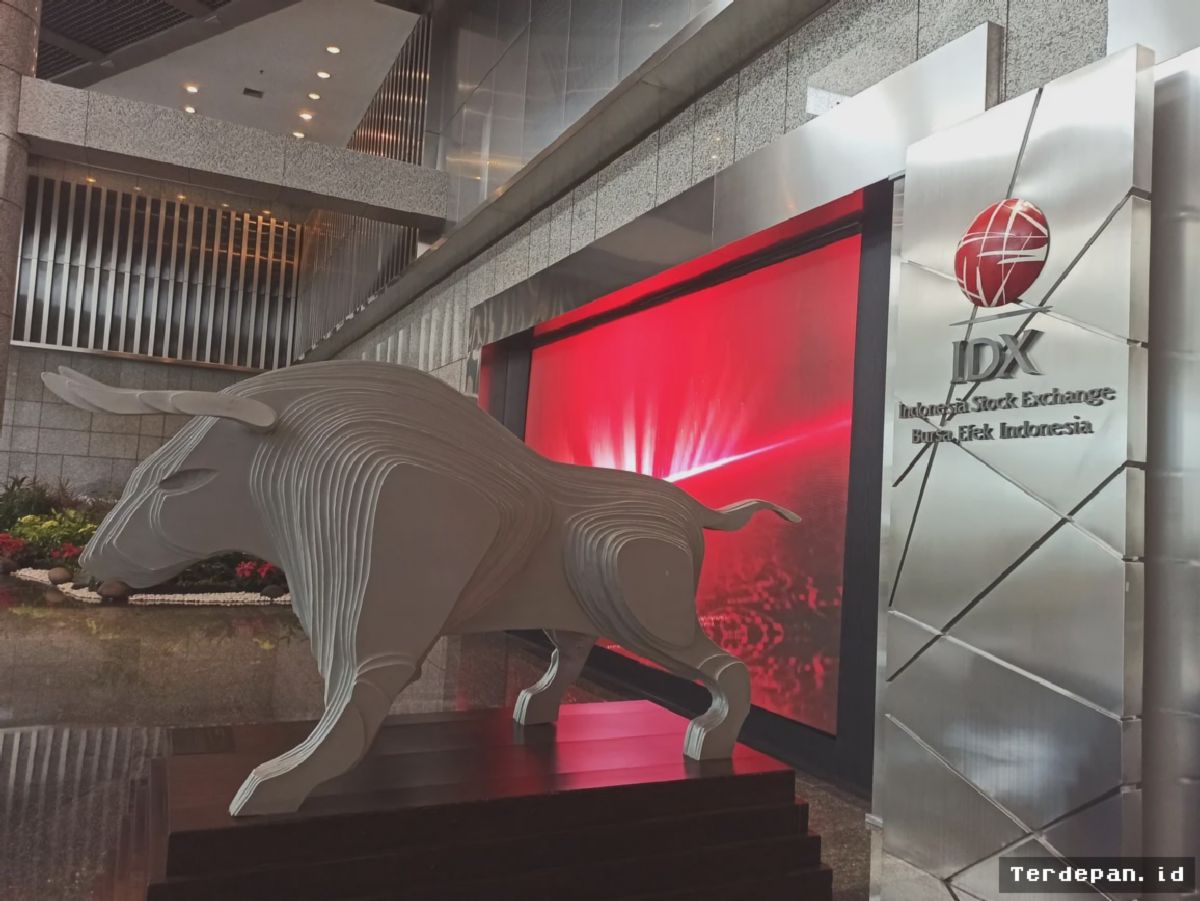 JAKARTA — IHSG Anjlok ke Level 6.589 Imbas Lonjakan Harga Minyak