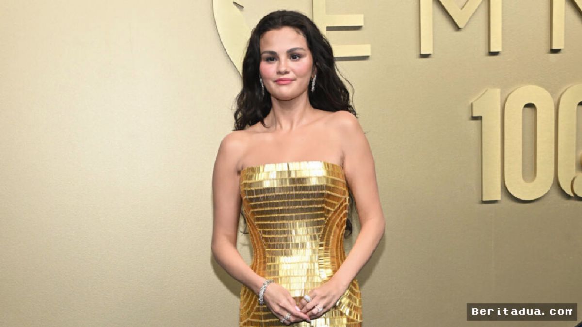 LOS ANGELES — Gemerlap Busana Mewah Bintang Hollywood Dominasi Karpet Merah Emmys