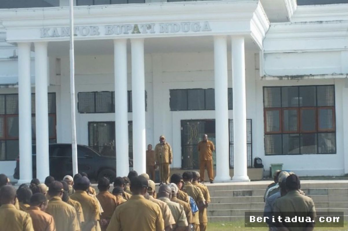 Nduga — Bupati Yoas Beon Ancam Tahan Gaji ASN Mangkir