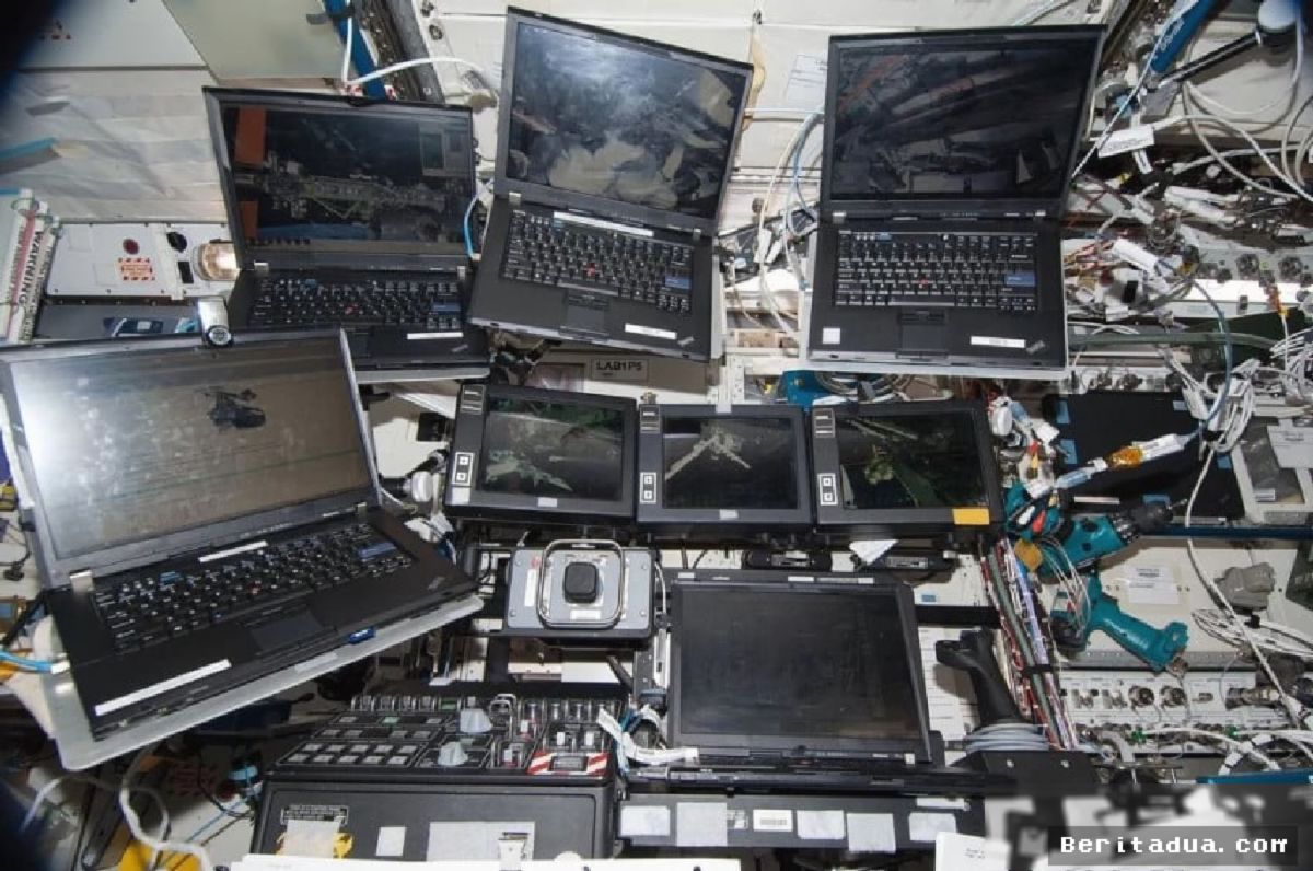 NASA Resmi Pensiunkan Laptop ThinkPad dari ISS Setelah Tiga Dekade