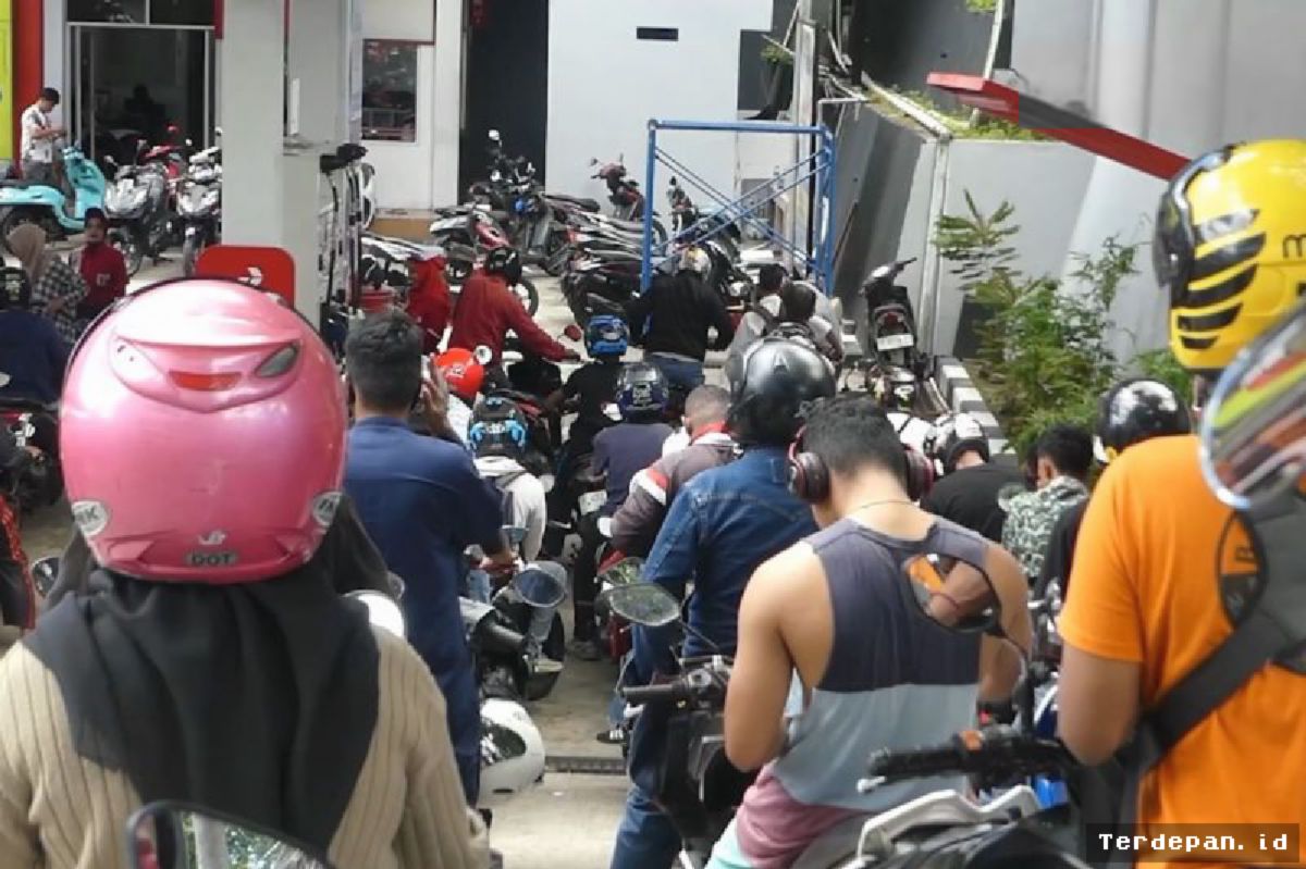 Menteri ESDM Ungkap Pemicu Antrean BBM Panjang di Makassar
