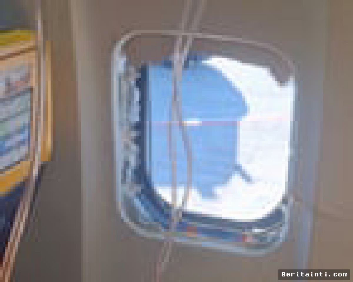 Ryanair Bantah Klaim Penumpang Terhisap ke Luar Jendela Pesawat