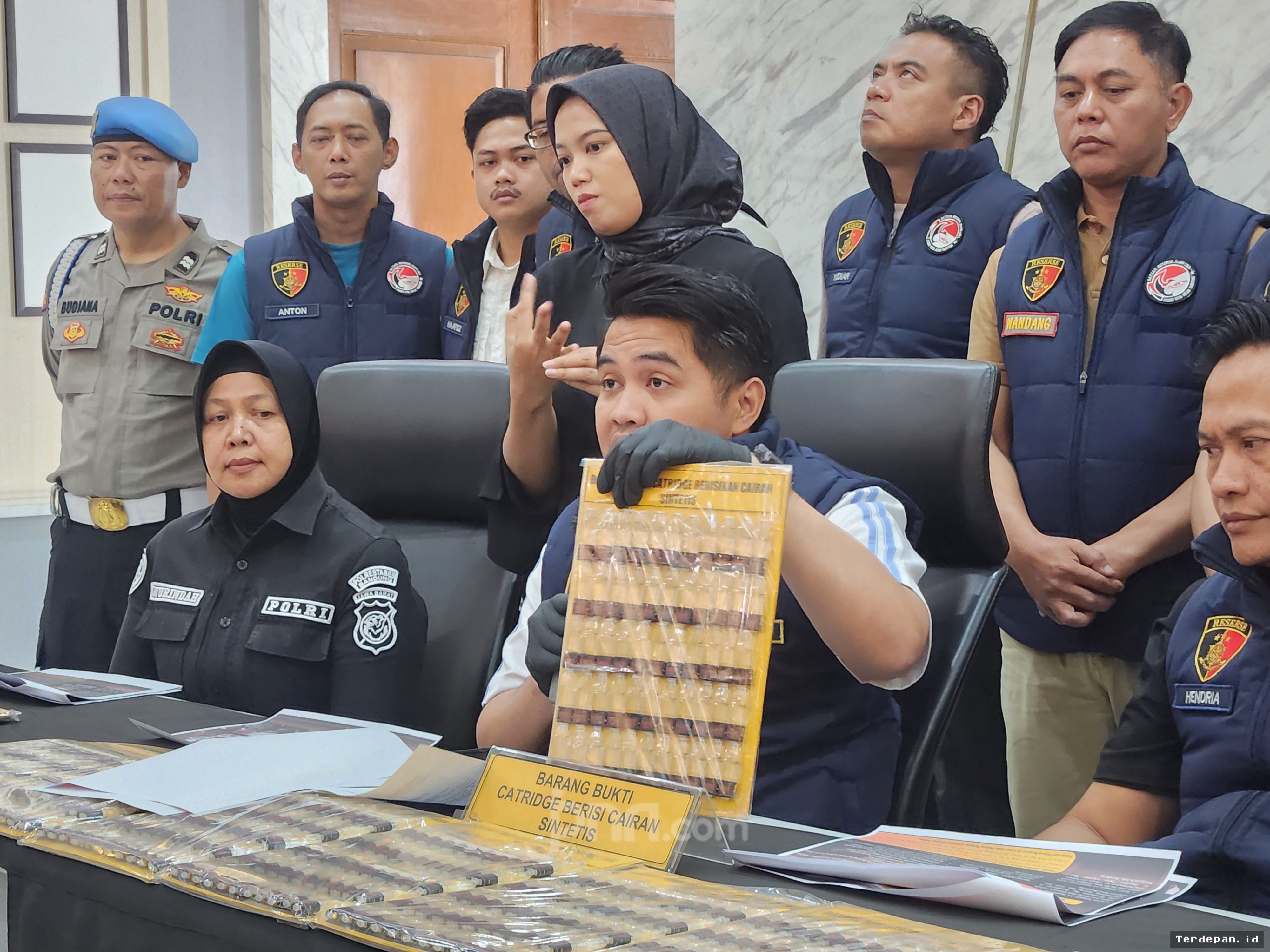 Bandung — Polrestabes Bongkar Laboratorium Vape Narkoba Berisi Zat PINACA