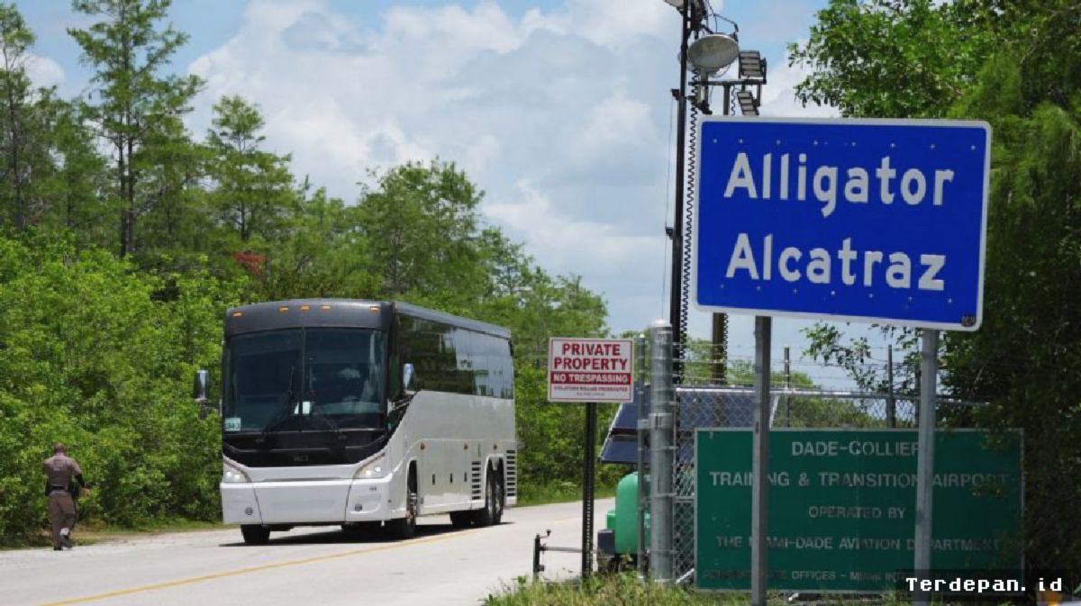 AS — Pengawas Temukan Migran Dikurung Dalam Kandang Sempit Florida