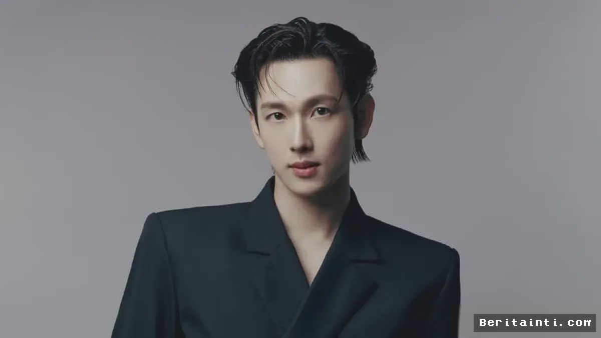 Love in Disguise Rilis Poster Perdana Yim Si-wan dan Seol In-ah