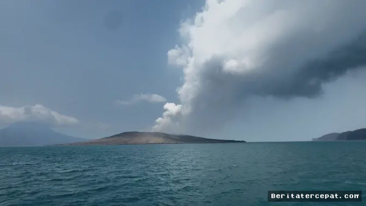 LAMPUNG — Gunung Anak Krakatau Kembali Erupsi Pada Kamis Pagi