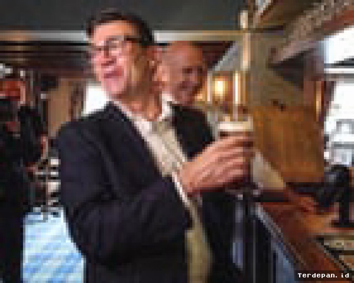 INGGRIS — 800 Pelaku Usaha Desak PM Andy Burnham Pangkas PPN