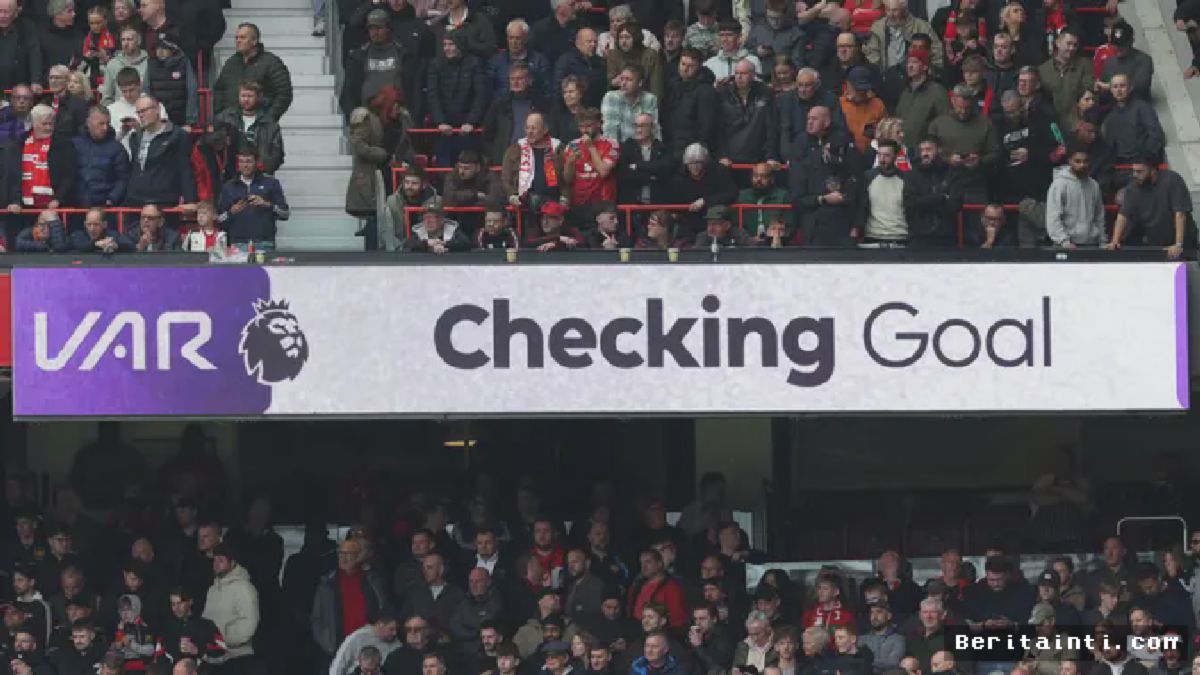 MANCHESTER — VAR Sahkan Gol Kontroversial Matheus Cunha Melawan Forest