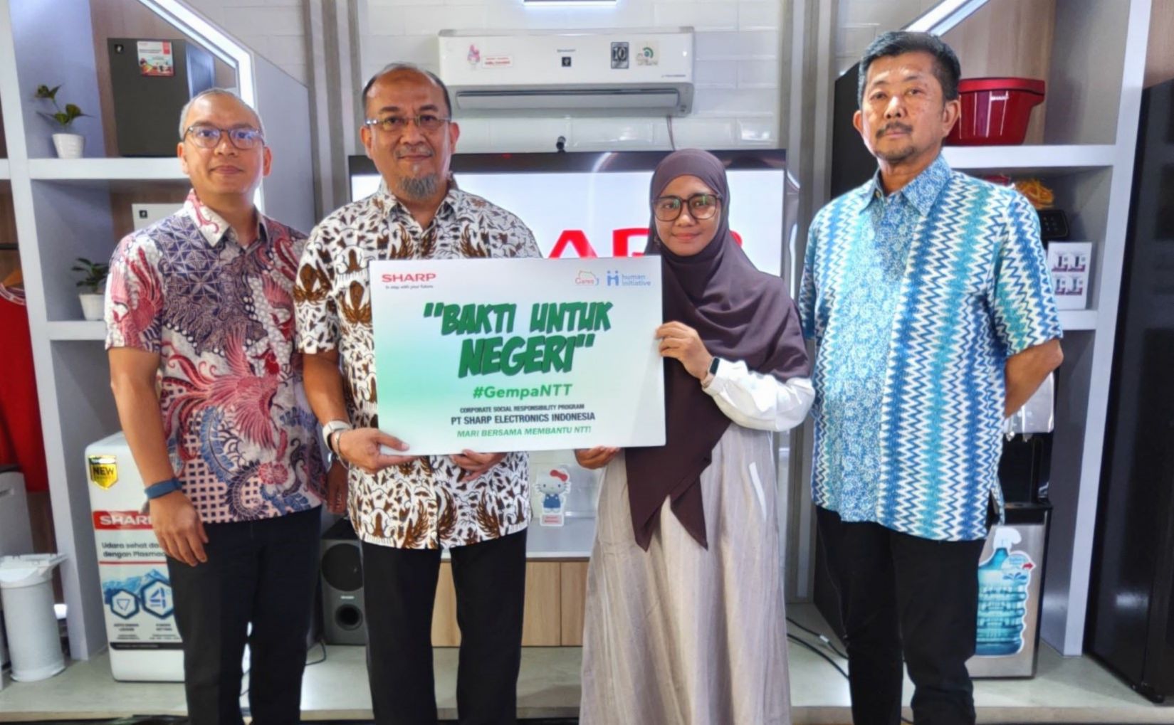 Pengguna meminta saya untuk menulis ulang berita dalam format feature untuk Terdepan.id. Saya perlu: