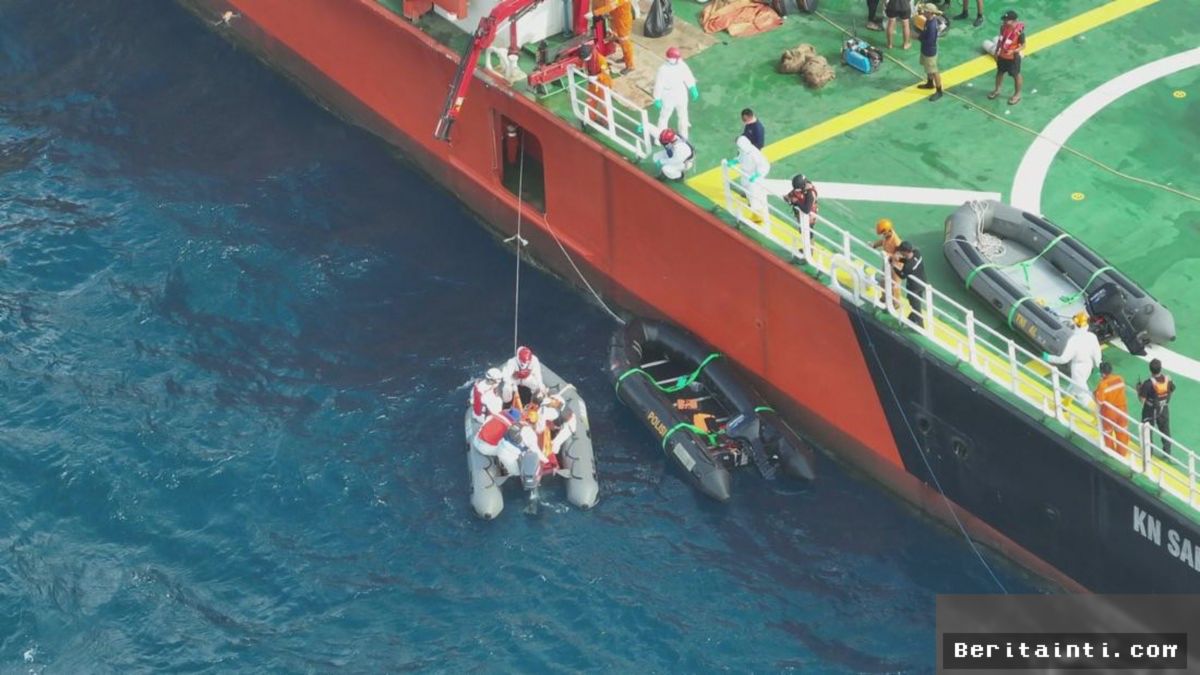 KMP Virgo 8 Tenggelam di Laut Jawa, Penyelam Temukan Lima Korban