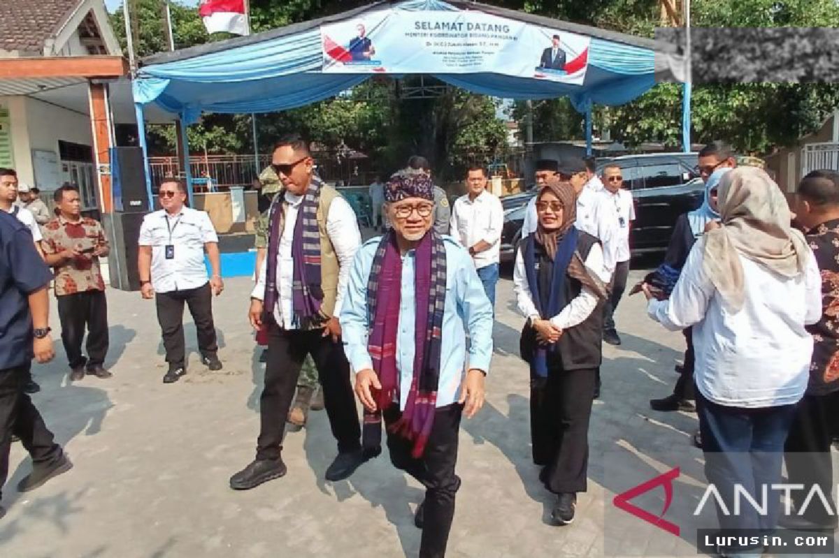 Zulkifli Hasan Tegaskan Penyaluran Bantuan Pangan Beras Harus Tepat Sasaran